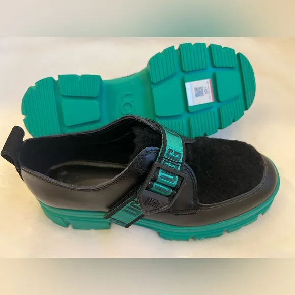 New! UGG Ashton Plush Leather/Wool Black/Green Lug Sole Shoes.