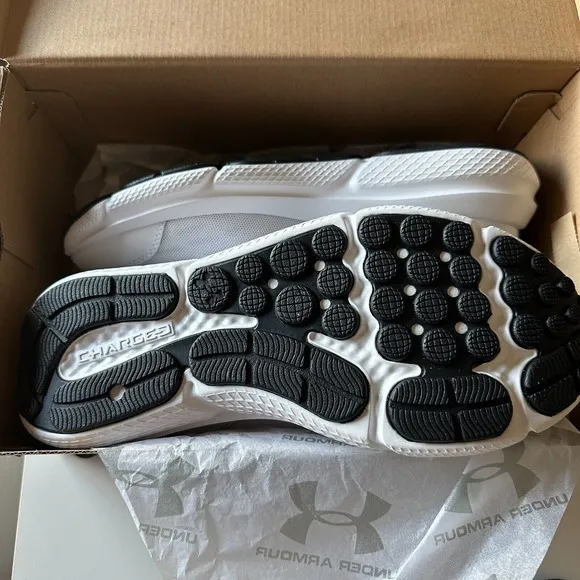 NEW Under Armour Shoes Womens Size 10.5 Charged Assert 10 Sneaker White Mesh