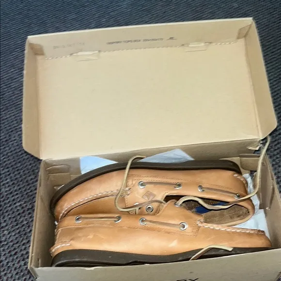 NEW WITH BOX Sperry Tan Boat Shoes-
