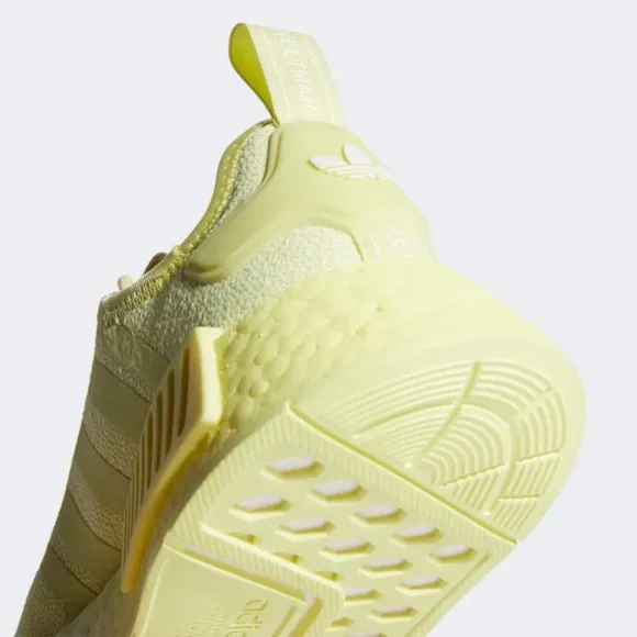 [NEW] Women's Adidas NMD_R1 Shoes GX8382