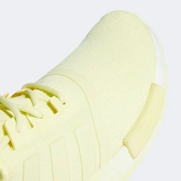 [NEW] Women's Adidas NMD_R1 Shoes GX8382