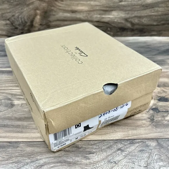 NIB Clarks Opal Sky 7M Dark Brown Suede Comfort Ankle Boots Booties