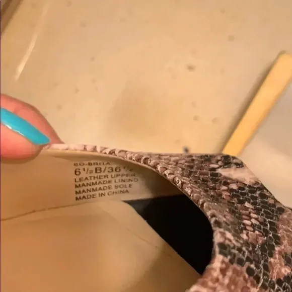 NIB Sole Society Leather Snake Pep Toe Wedges