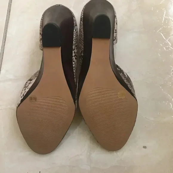 NIB Sole Society Leather Snake Pep Toe Wedges