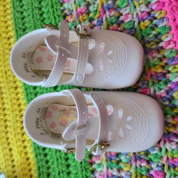 NIB Vintage 1980s White Baby Shoes