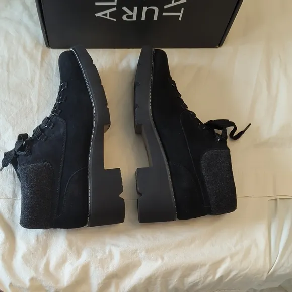 NIB Women's  Naturalizer  Dover Black Suede leather Ankle Boots Size 10