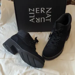 NIB Women's  Naturalizer  Dover Black Suede leather Ankle Boots Size 10