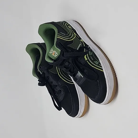 Nike Air Force 1 LV8 Green Black Boys Shoes Size 6Y