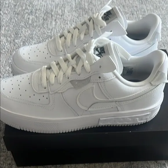 Nike Air Force 1 women’s Fontanka triple White Sneakers