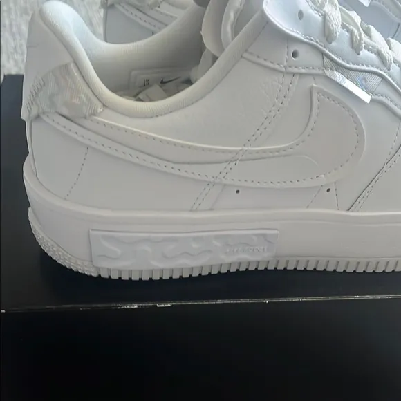 Nike Air Force 1 women’s Fontanka triple White Sneakers