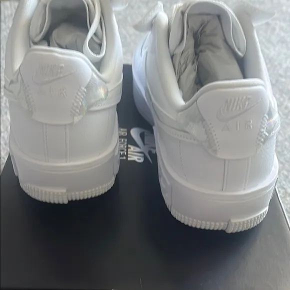 Nike Air Force 1 women’s Fontanka triple White Sneakers