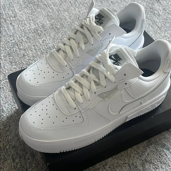 Nike Air Force 1 women’s Fontanka triple White Sneakers