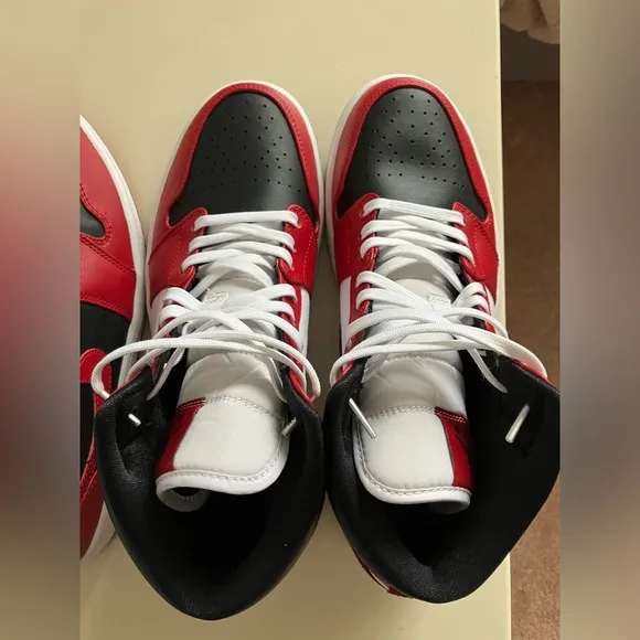 Nike Air Jordan 1 Low Reverse Bred &amp; Jordan 1 Mid Chicago Toe Both 9.5 No Boxes