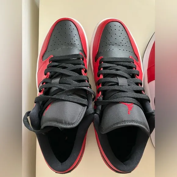 Nike Air Jordan 1 Low Reverse Bred &amp; Jordan 1 Mid Chicago Toe Both 9.5 No Boxes