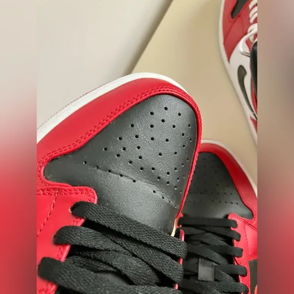 Nike Air Jordan 1 Low Reverse Bred &amp; Jordan 1 Mid Chicago Toe Both 9.5 No Boxes