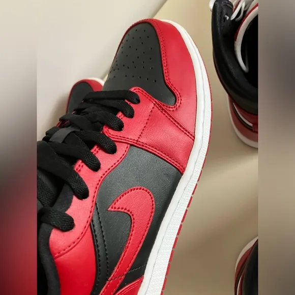 Nike Air Jordan 1 Low Reverse Bred &amp; Jordan 1 Mid Chicago Toe Both 9.5 No Boxes