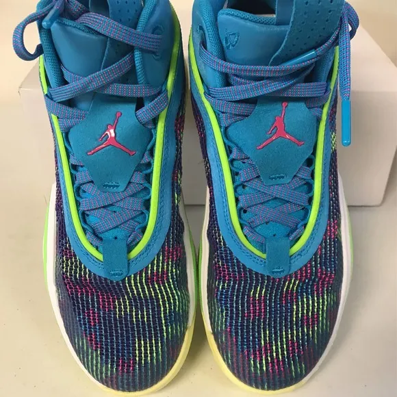 Nike Air Jordan XXXVI Luka (GS) Basketball Boys Shoes, Size 6.5y, Blue