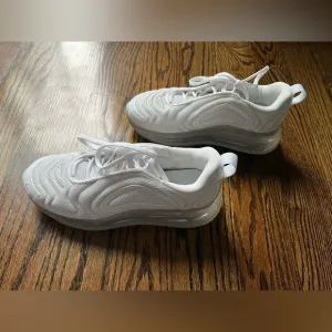 Nike Air Max 720 White Platinum Sneakers big boys Sz. 4.5 US