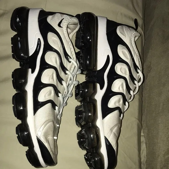 Nike Air VaporMax Plus Black/White Running Shoes Men's size 11