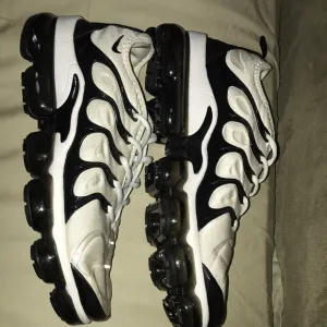 Nike Air VaporMax Plus Black/White Running Shoes Men's size 11