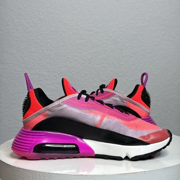 NIKE AIRMAX 2090 FUTURISM IN ICED LILAC WOMENS SNEAKERS