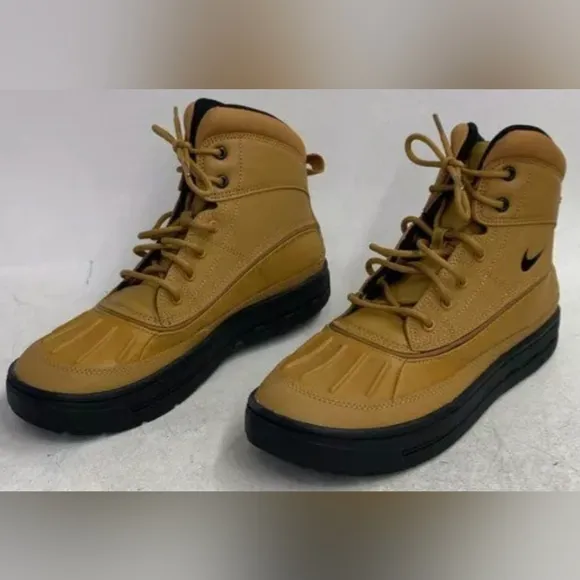 Nike Big Kids Woodside 2 High ACG Boots Size 6.5Y Like New MSRP $100