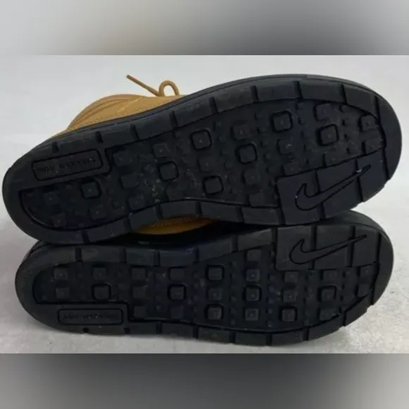 Nike Big Kids Woodside 2 High ACG Boots Size 6.5Y Like New MSRP $100