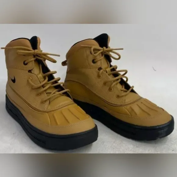 Nike Big Kids Woodside 2 High ACG Boots Size 6.5Y Like New MSRP $100