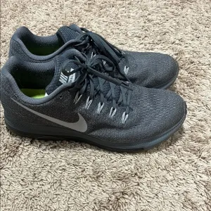 Nike Black and Silver Athletic Running Shoes with Breathable Mesh size 9.5 Men’s