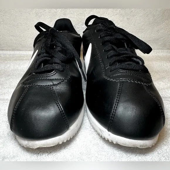 Nike Cortez mens black and white classic style tennis shoes sneakers 8.5-9