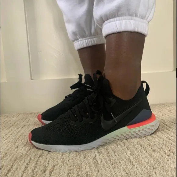 Nike Epic Realty FlyKnit Running Shoes