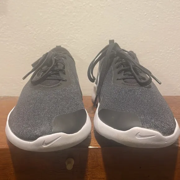 Nike Flex Experience 8