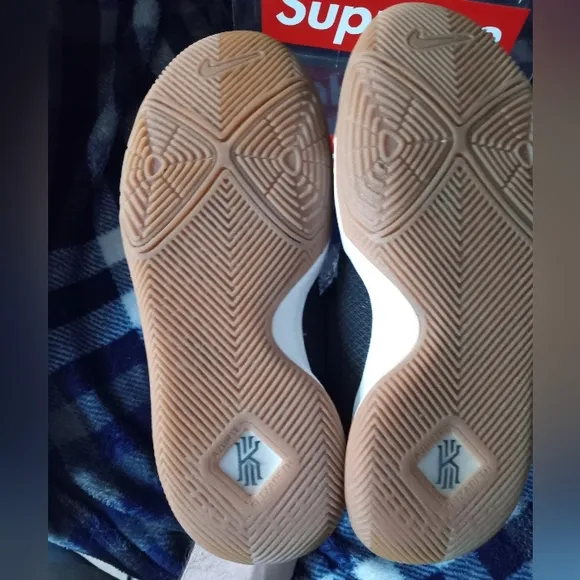 Nike Kyrie 3 &quot;Badge of Honor&quot;