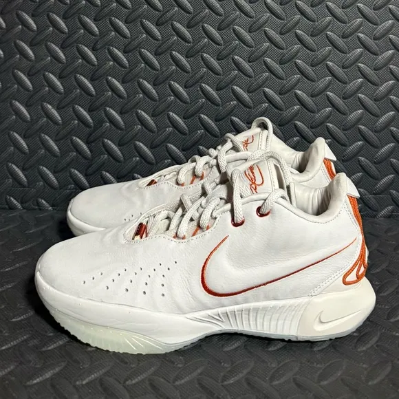 Nike LeBron Basketball Shoes Mens Size 6.5 Womens Size 8