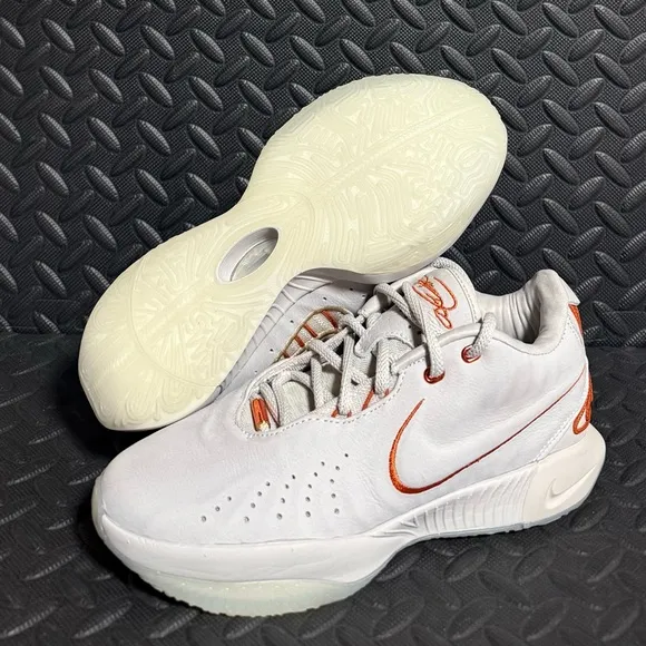 Nike LeBron Basketball Shoes Mens Size 6.5 Womens Size 8