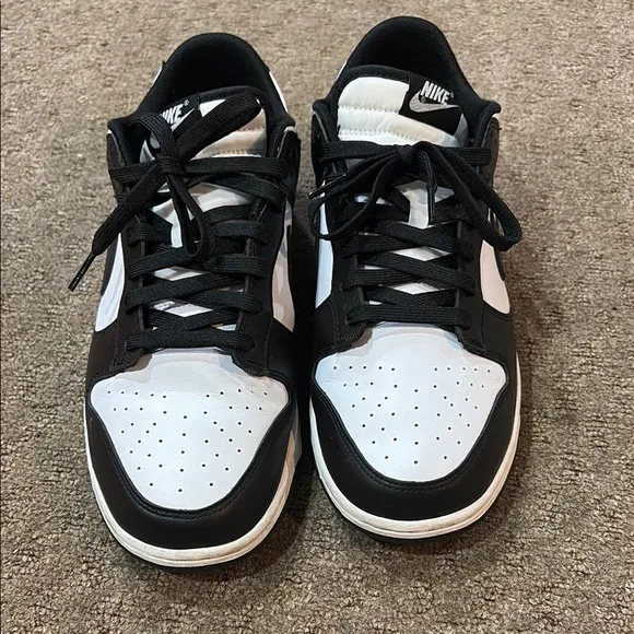 Nike Men's Black and White Dunk Sneakers