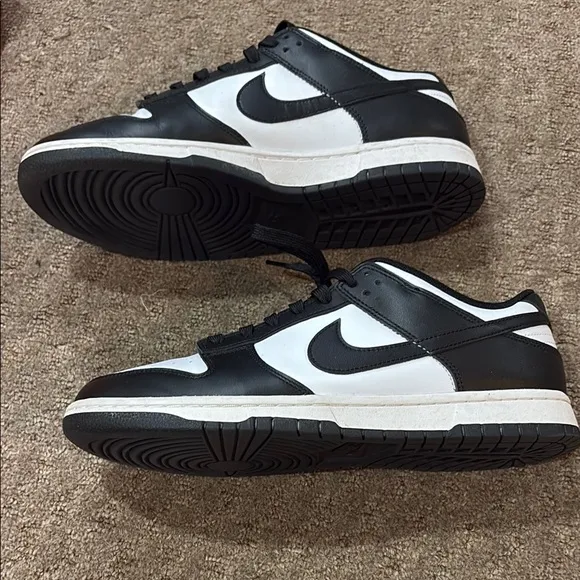 Nike Men's Black and White Dunk Sneakers