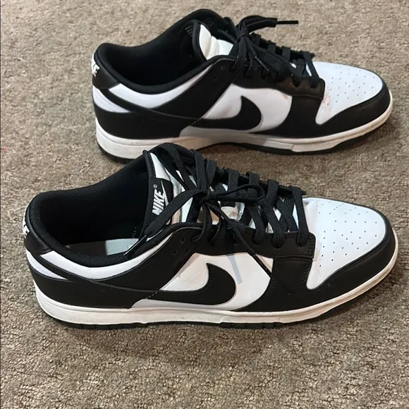 Nike Men's Black and White Dunk Sneakers