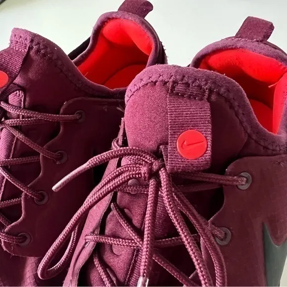 Nike Roshe Burgundy with Neon‎ Lining Shoes