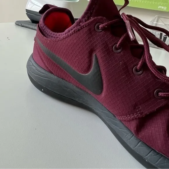 Nike Roshe Burgundy with Neon‎ Lining Shoes