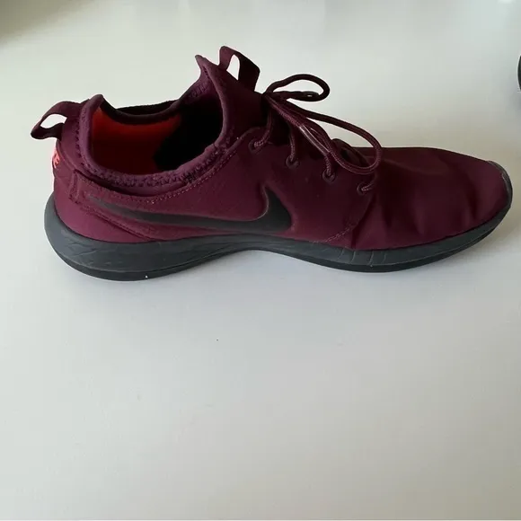 Nike Roshe Burgundy with Neon‎ Lining Shoes
