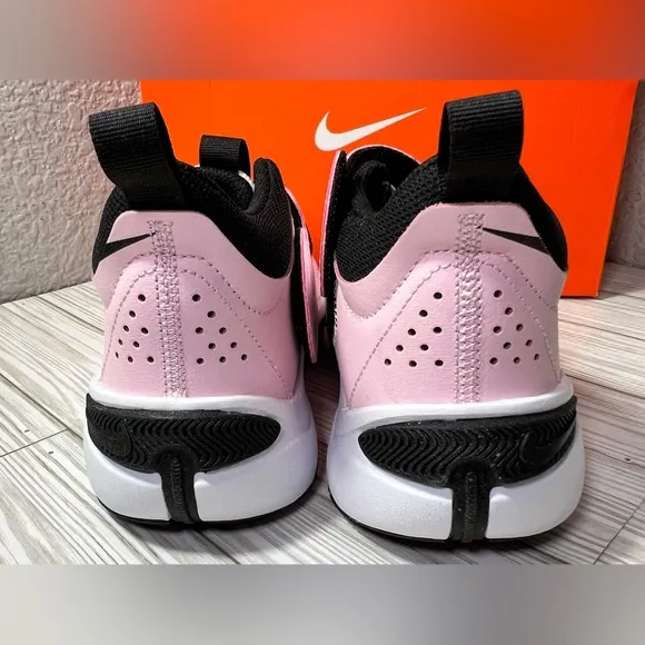 Nike team hustle d 11 big kids basketball shoes sneakers pink 5.5Y DV8996‎ 600