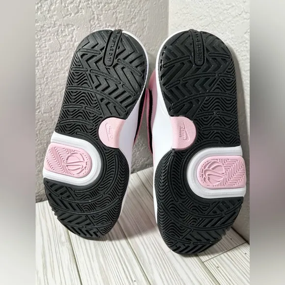 Nike team hustle d 11 big kids basketball shoes sneakers pink 5.5Y DV8996‎ 600