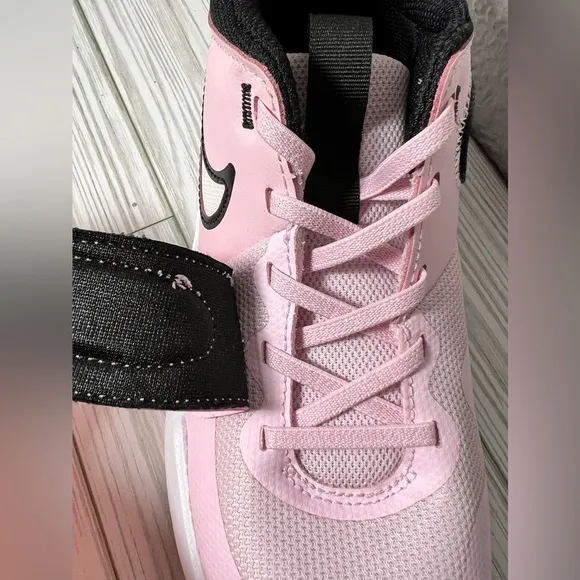 Nike team hustle d 11 big kids basketball shoes sneakers pink 5.5Y DV8996‎ 600