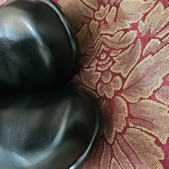 Noat Elegant Black Leather Women's Boots NWOB 41/10