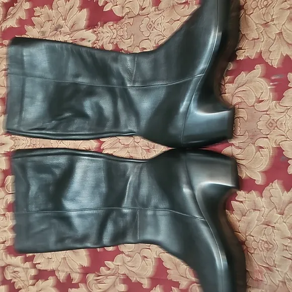 Noat Elegant Black Leather Women's Boots NWOB 41/10