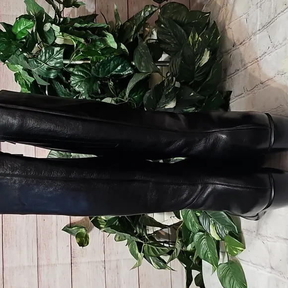 Noat Elegant Black Leather Women's Boots NWOB 41/10