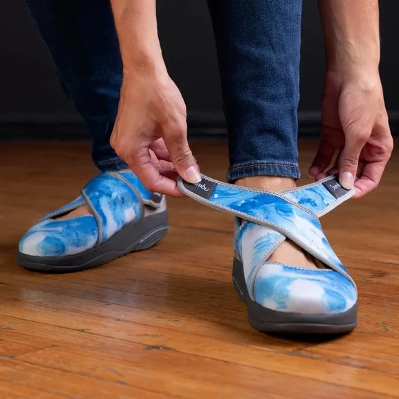 NWB Jambu Millie Wide Rocker Sneaker Shoe Blue &amp; White Tie Dye - Size: 12 &amp; 6.5