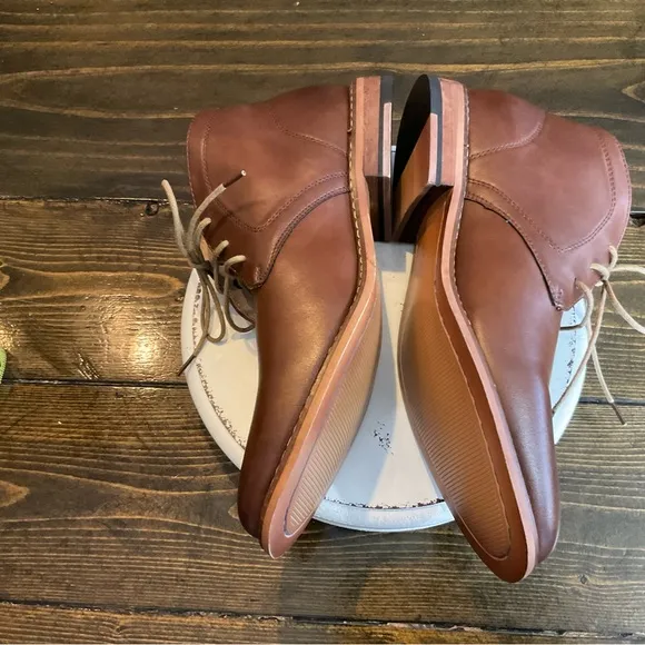 NWOB Men's Brown Leather Chukka Boots