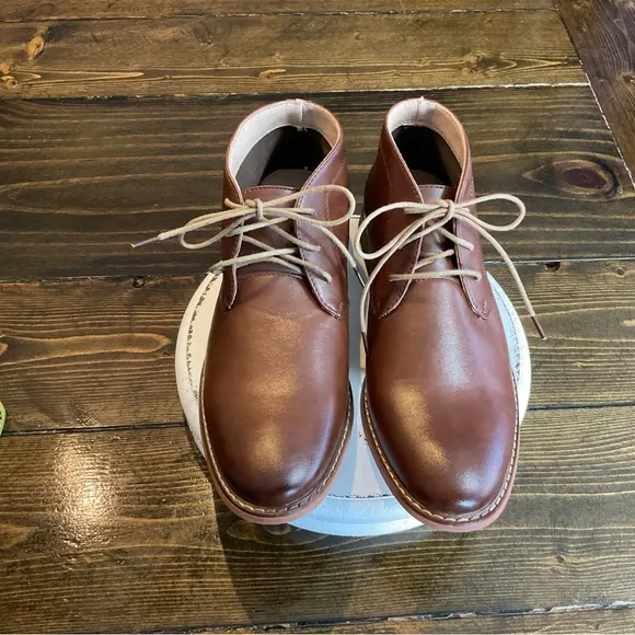 NWOB Men's Brown Leather Chukka Boots